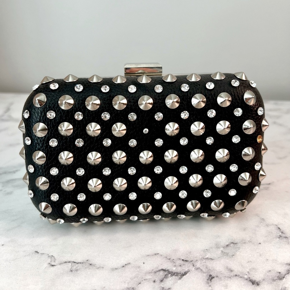 Studded clutch